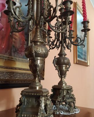 Coppia di grandi candelabri in ottone Vintage 