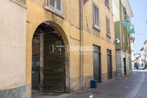 bilocale con locale commerciale senza spese condo