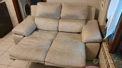 Divano con sistema relax elettrico