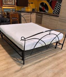 Letto matrimoniale in ferro 180x200 cm