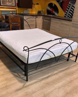Letto matrimoniale in ferro 180x200 cm