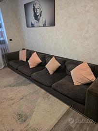 Divano quattro posti 