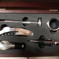 Accessori per vino 5 in 1 con scatola in legno.