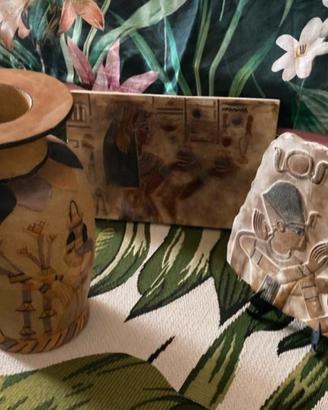 Set vaso e bassorilievi egiziani
