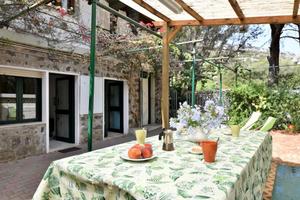 Cala Gonone per 2-8 pax 4 camere grande cortile