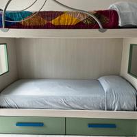 LETTO A CASTELLO CON SCALETTA/CASSETTIERA