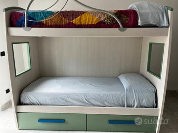 LETTO A CASTELLO CON SCALETTA/CASSETTIERA