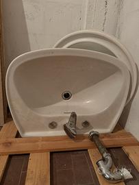 Lavabo in ceramica bianca  + miscelatore e sifone