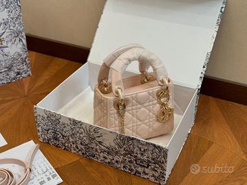 Borsa rosa Dior, nuova di zecca