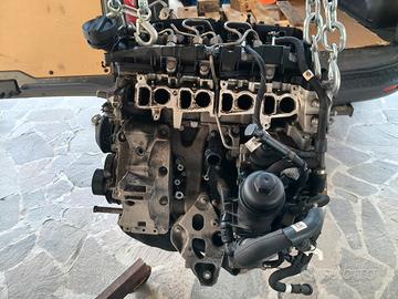 Motore  BMW B47 con pistone crepato