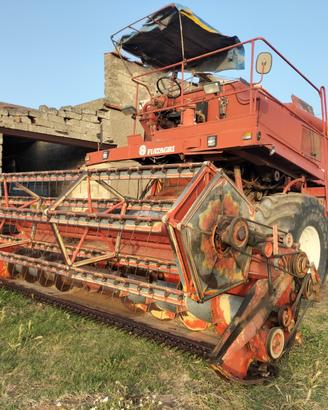 Mietitrebbia fiatagri 3350 al