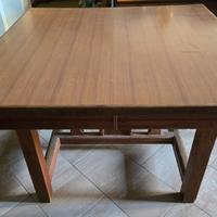 Tavolo antico in legno massello  – Quadrato