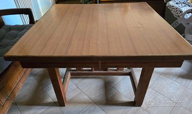 Tavolo antico in legno massello  – Quadrato