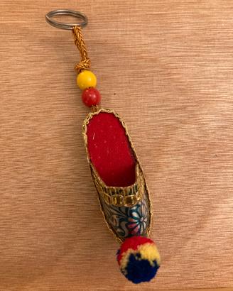 Ciondolo portachiavi babbuccia romena