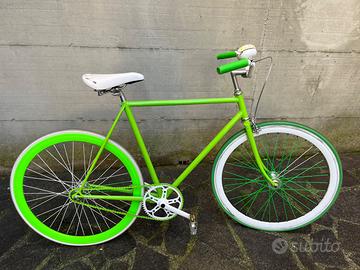 Bicicletta lusso verde bianca uomo