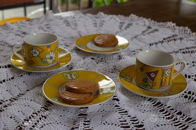 Tazzine da caffè e piattini