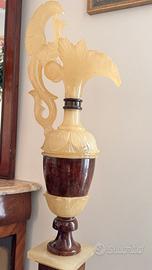 Colonne e anfore in alabastro scolpite a mano