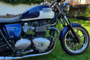 Triumph bonneville SE