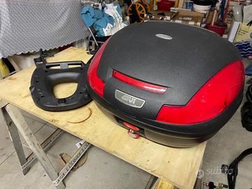 Staffa + Bauletto Givi compatibile Honda Hornet
