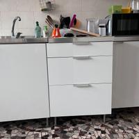 Tre mobili contenitori Ikea bianchi
