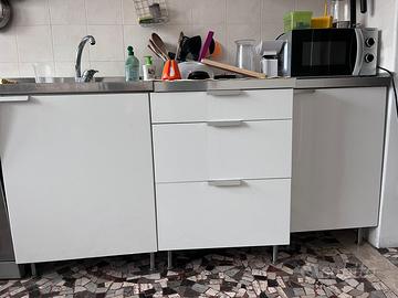 Tre mobili contenitori Ikea bianchi