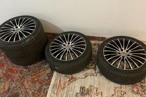 treno completo di cerchi in lega e gomme Michelin