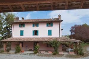 Casale ben ristrutturato+cascina+box cavalli e