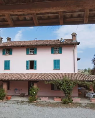 Casale ben ristrutturato+cascina+box cavalli e