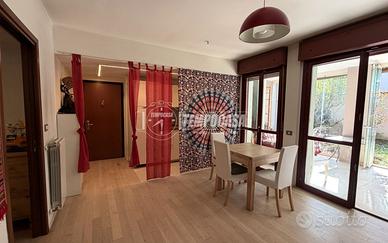 LUMINOSO BILOCALE CON AMPIO GIARDINO PRIVATO