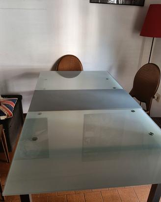 tavolo in metallo e vetro 