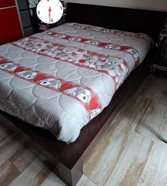 Letto matrimoniale bordato