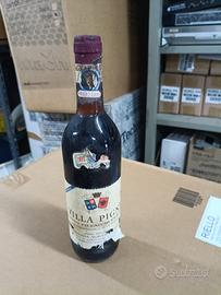 Bottiglie di vino vintage per allestimento e sceno