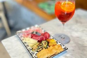 Attività Gastronomica Multifunzionale Ristrutturat