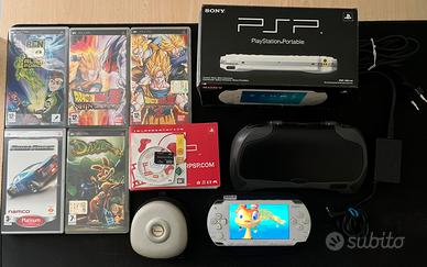 PSP 1004 bianca con giochi, custodie e accessori