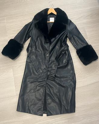 Bershka- cappotto nero effetto pelle con pelliccia