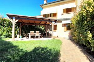 Casa indipendente di 176 m² con più di 5 locali e 