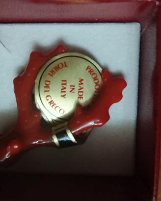 Pezzo di corallo rosso vivo lavorato 4x3cm