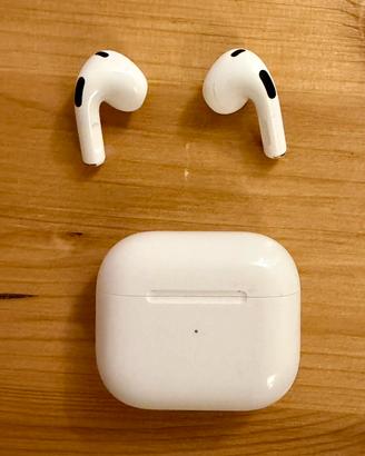 AirPods 3 con ricarica wireless