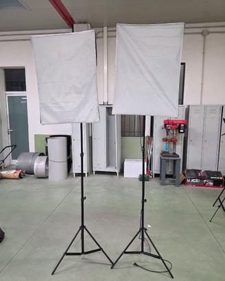 2 softbox 225 W + stativi e lampade fluoresscenti