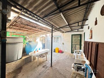 BACU ABIS, Trivano con Cortile e Box