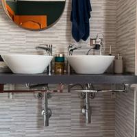 Mobile da bagno doppio con lavabi a bacinella