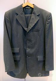 Vestito giacca-pantalone grigio