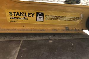 Cric idraulico a carrello Stanley 2 t
