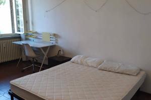 Ampia stanza con letto matrimoniale uso singola