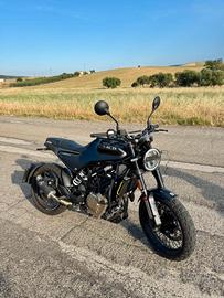 Scrambler Husqvarna Svartpilen 401