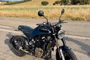 Scrambler Husqvarna Svartpilen 401