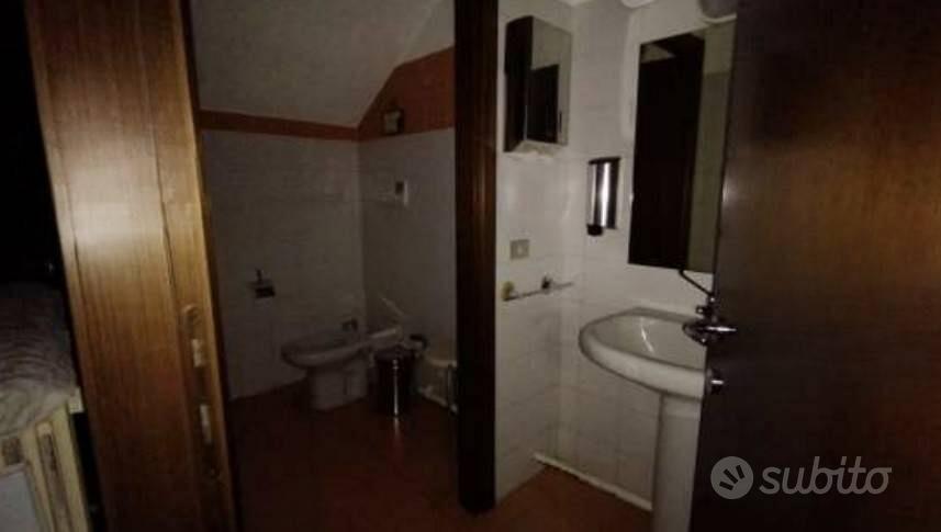 Immobile in asta di 104 m² con 1 locale e box auto - Altro