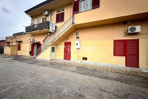 Soluzione semi-indipendente con area esterna e box