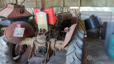 Trattore agricolo d'epoca