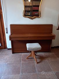pianoforte verticale Yamaha